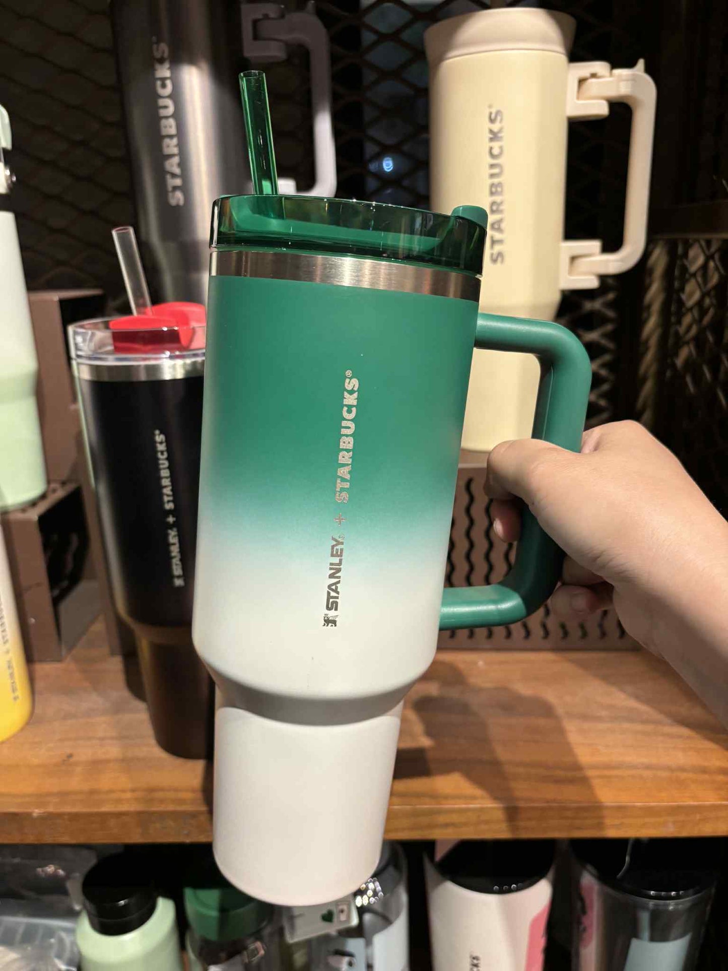 Starbucks x Stanley White nd Green Taiwan 40oz